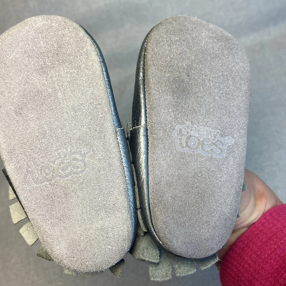 Teeny Toes Leather Silver Moccasin Size 3W Toddler